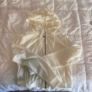 Size 12 (fits like a size 8/10 define jacket). Worn twice. Hits belly button.